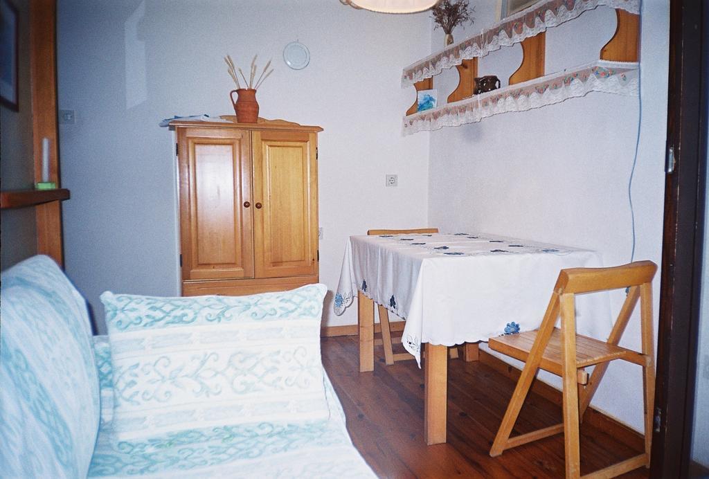 Apartments Ljuba I Mare Malinska Room photo