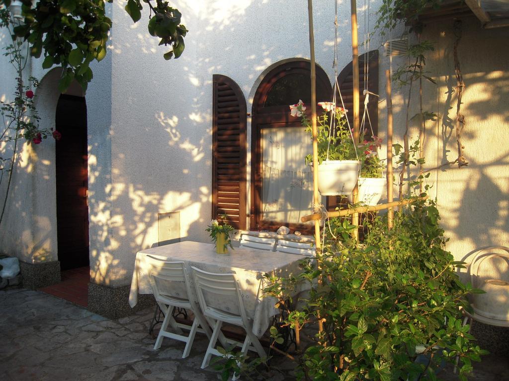 Apartments Ljuba I Mare Malinska Room photo